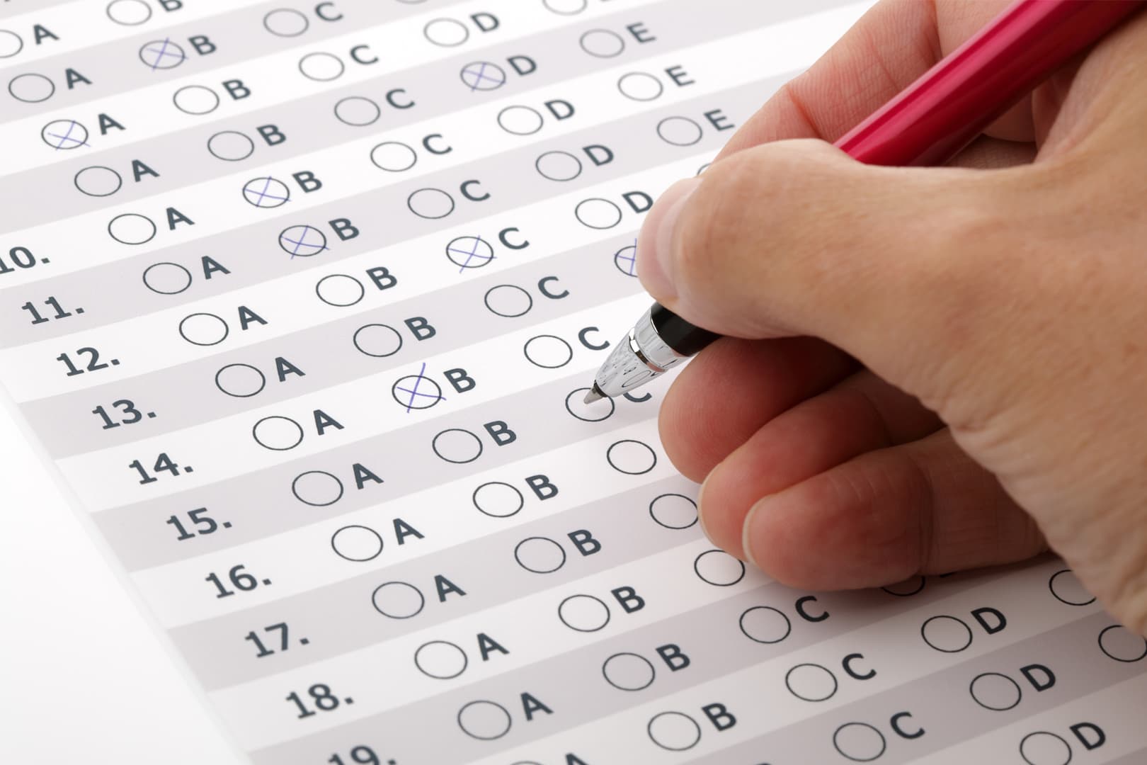 Confira os principais concursos que estão com inscrições abertas no país