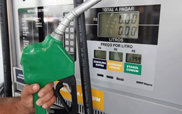 Preço da gasolina: novo presidente da Petrobras diz que decisão será exclusiva da estatal, contrária a política de controle de Dilma
