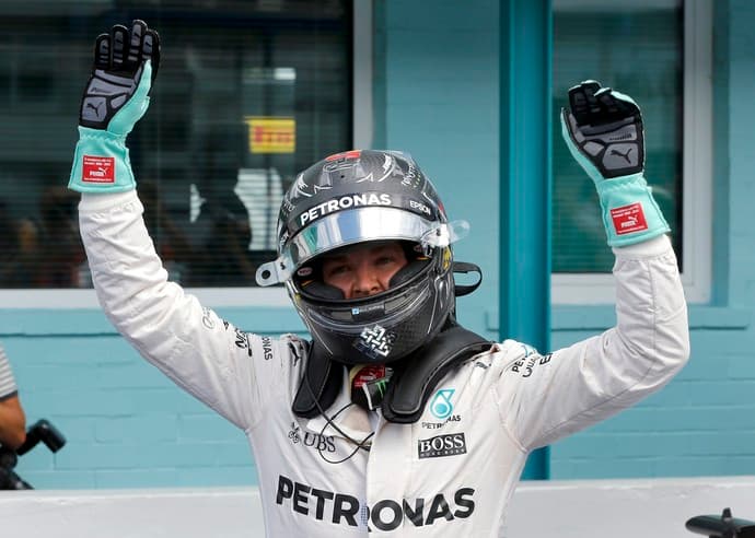 Rosberg supera problema eletrônico, desbanca Hamilton e faz pole em casa