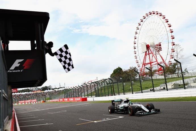 Nico vence com Hamilton em terceiro, e Mercedes é tri entre os construtores