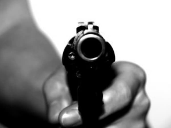 Homem é morto a tiros por vigilante após invadir escola estadual em Ponta Negra