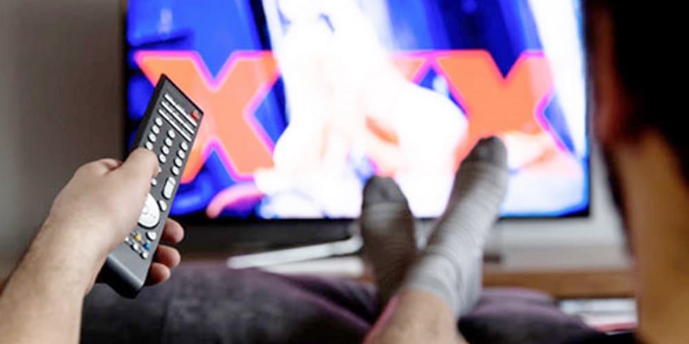 Homens que veem pornografia regularmente são menos felizes em seus relacionamentos, segundo estudo