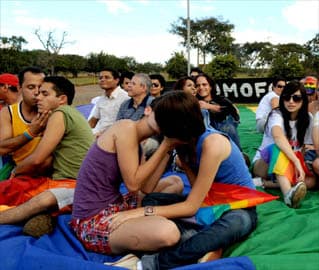 Deputado exclui união homoafetiva do Estatuto da Família