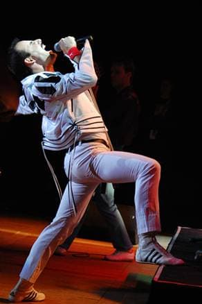 Turnê de tributo ao Queen chega ao Teatro Riachuelo no próximo sábado