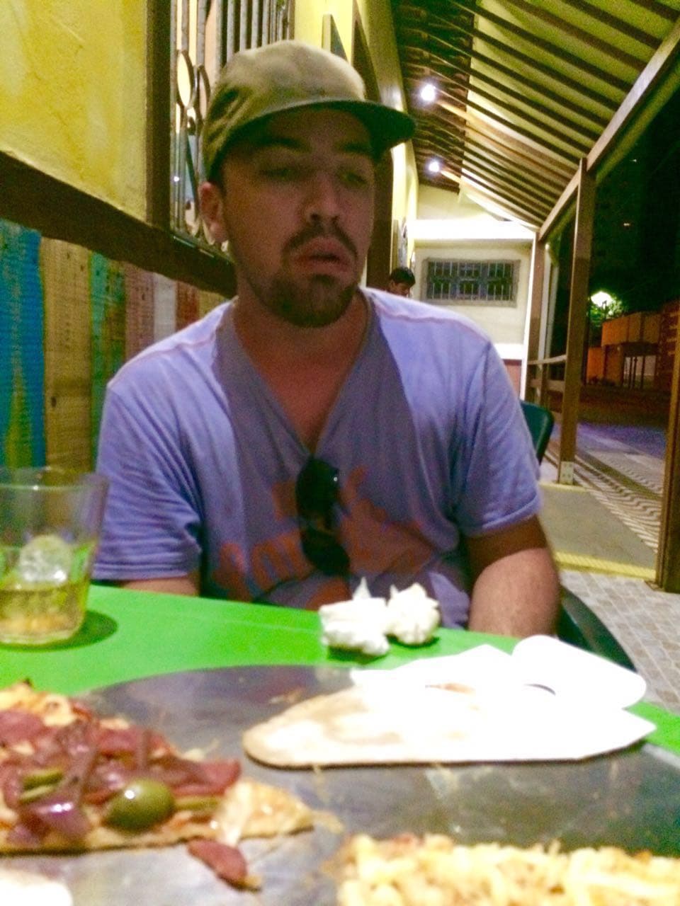 FOTO: Família procura por jovem desaparecido; saiba como ajudar