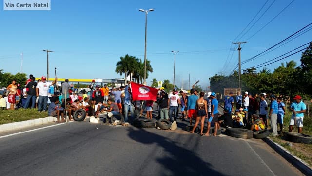 MST libera rodovia BR-101 norte após cinco horas de bloqueio