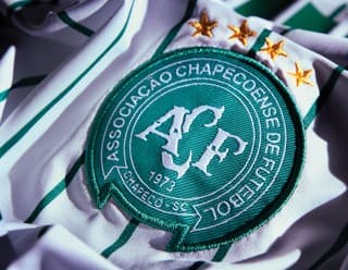 Fornecedora libera Palmeiras para usar uniforme da Chapecoense; Atlético Nacional-COL formaliza pedido para também jogar com a camisa no sábado