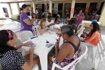 Sesc promove no sábado ação de cidadania na Vila de Ponta Negra; áreas de saúde, beleza, assistência, trabalhos manuais