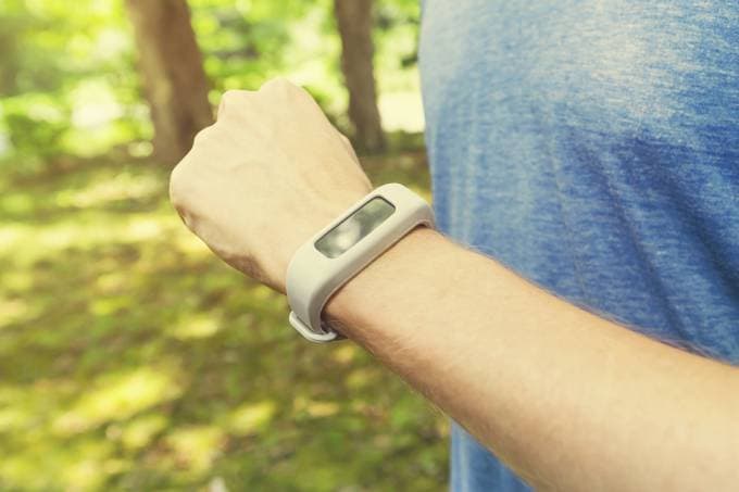 Sucesso de vendas, pulseira fitness não faz perder peso