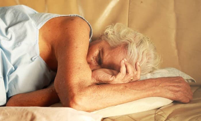 Dormir pouco é ‘tão ruim quanto fumar’, alerta estudioso