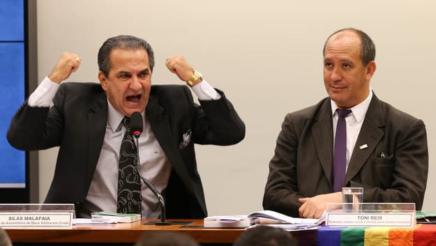 Malafaia discute com ativista gay e vira… meme