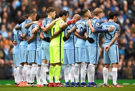 City e Chelsea homenageiam vítimas do acidente da Chape