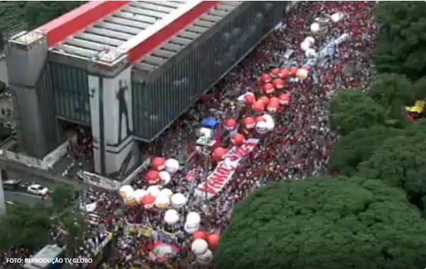 Manifestações contra processo de impeachment de Dilma no país são tímidas