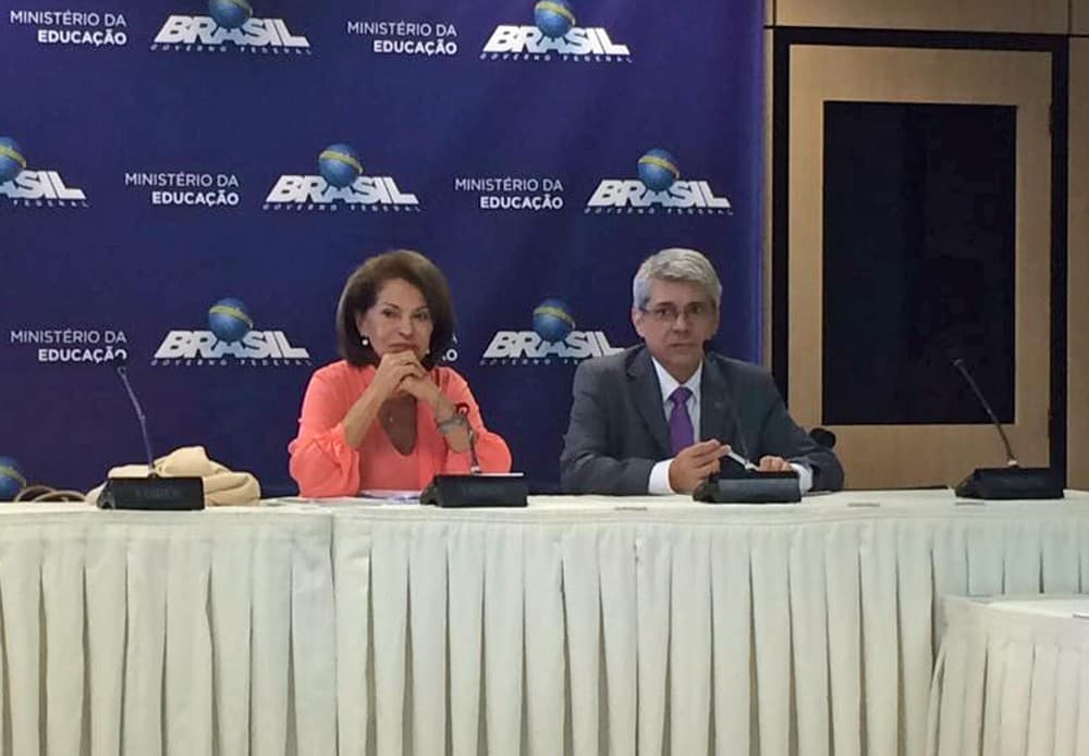 Crianças terão que ser alfabetizadas até o 2º ano em novo currículo; entenda mudanças na educação