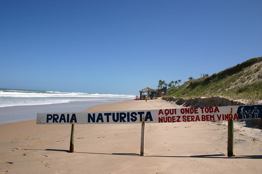 RALA COXA: Praia oficial naturista na BA organiza 1º forró nu, mas repensa festa após grande repercussão no Whatsapp
