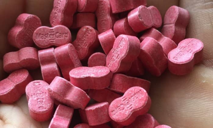 Polícia alerta para riscos à saúde do ‘ecstasy MasterCard'