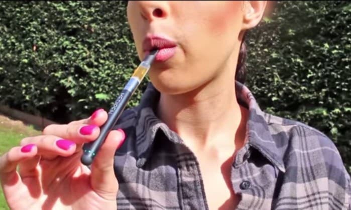 ‘Cigarro eletrônico' à base de maconha promete benefícios médicos