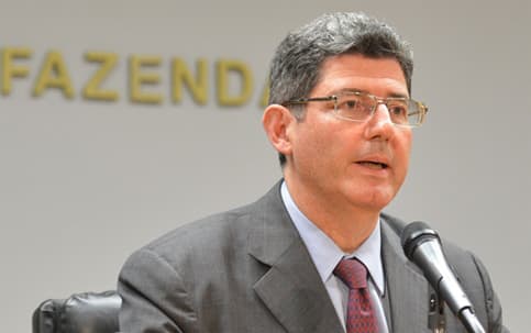 SÓ FALTAVA ESSA: Com queda na arrecadação, governo estuda formas para tributar internet