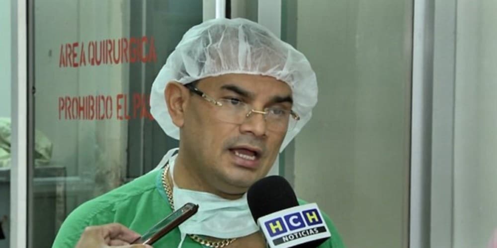 Homem tem pênis removido após membro ficar preso em garrafa durante 4 dias