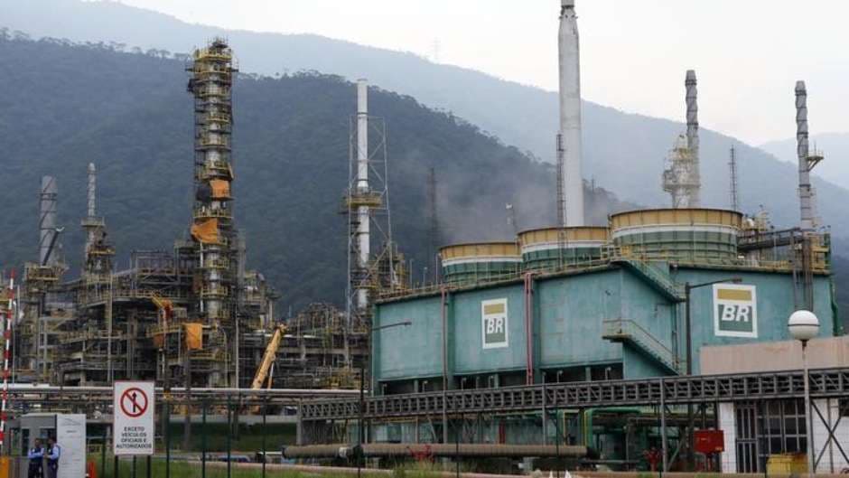 Indústria naval tem corte de 11 mil empregos no Brasil