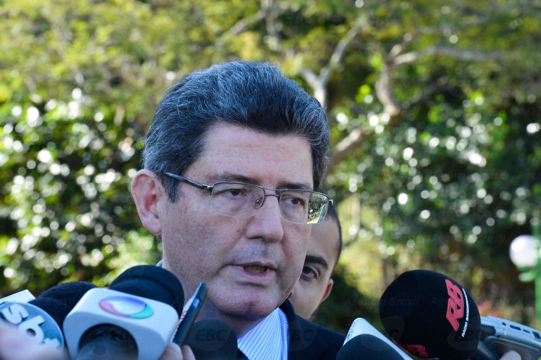 Renan e Levy lançam 28 propostas e querem cobrar por SUS