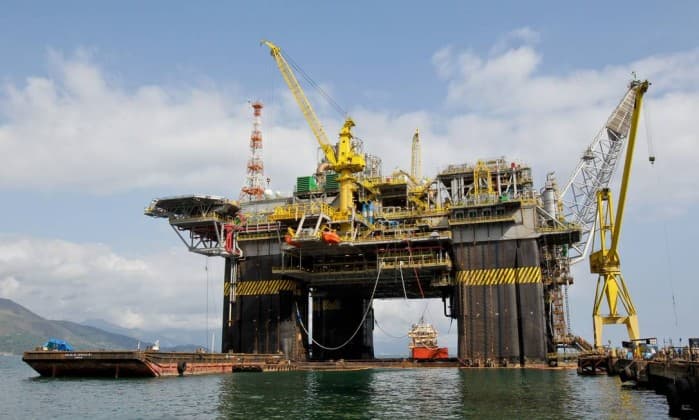 Explosão em plataforma da Petrobras na Bacia de Campos deixa dois feridos