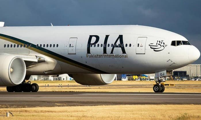 Avião com 47 passageiros desaparece no Paquistão