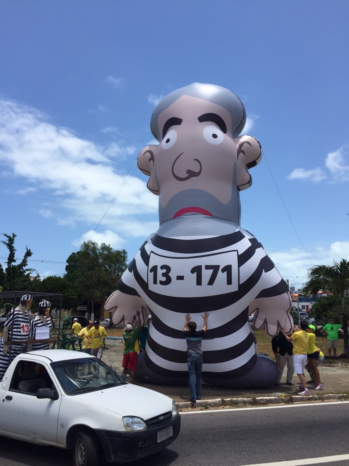CARTÃO POSTAL: Pixuleco aparece em Ponta Negra; Veja FOTO