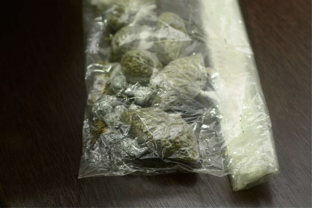 NÃO TÁ FÁCIL PARA NINGUÉM: Garçom vendia orégano como maconha e fermento como cocaína, diz polícia do ES