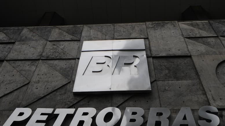 Ações da Petrobras sobem mais de 2,5% com novo plano de negócios