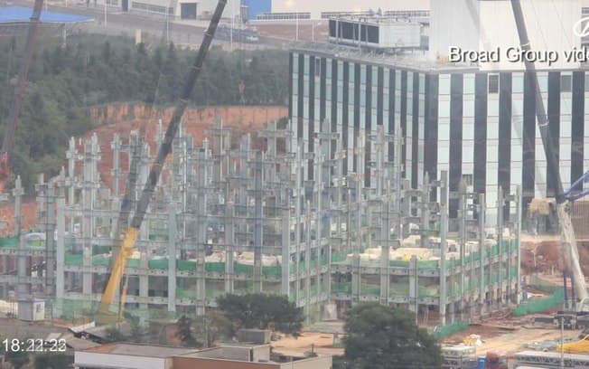 FOTO: "Prédio-mico" do Ministério Público é totalmente demolido
