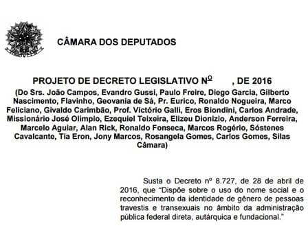 Deputados protocolam projeto para impedir transexuais e travestis de usarem nome social