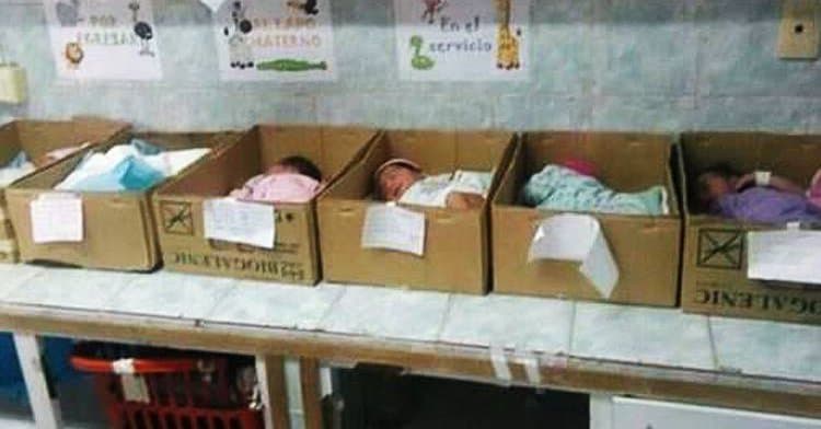 FOTOS: Bebês dormem em caixas de papelão em hospital da Venezuela