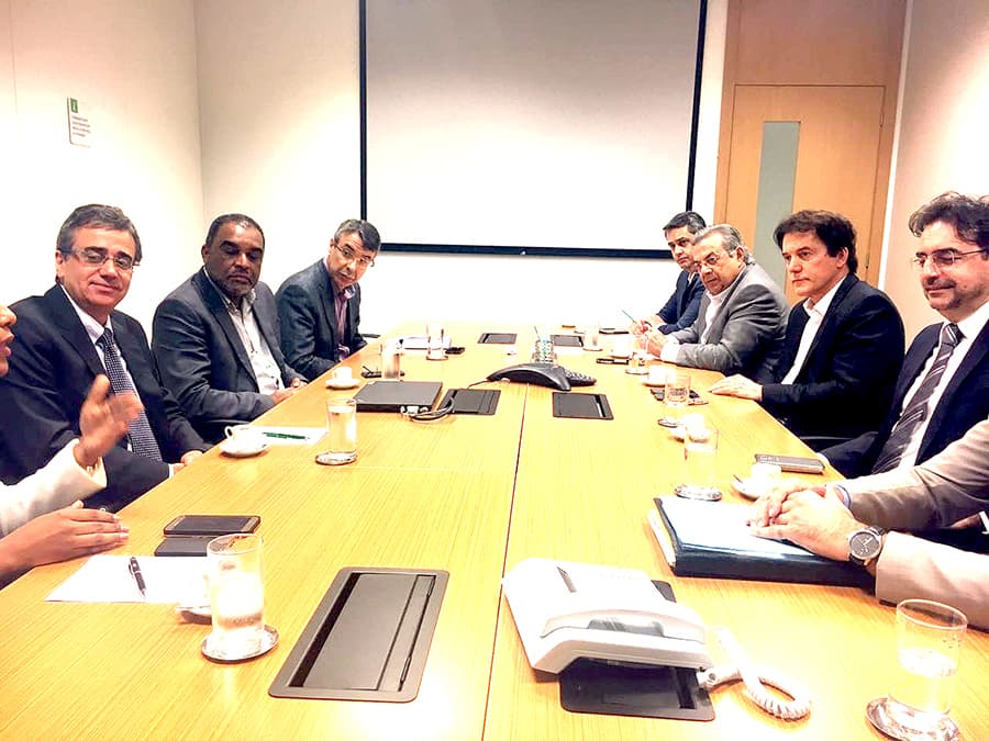 FOTO: Robinson tem reunião com diretoria da Petrobras e assegura investimentos