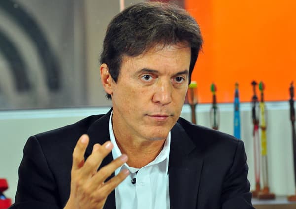 Robinson Faria cancela ida oficial a Milão para "tomar conta" dos problemas