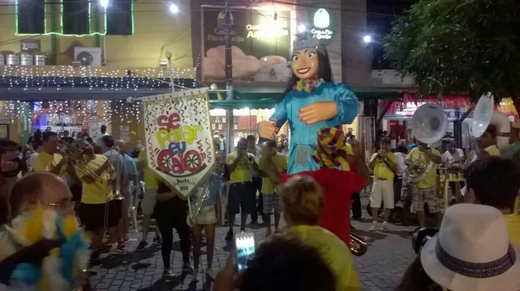 Bloco “Se parar eu caio” une as tradições do carnaval natalense: a folia de rua e o baile de clube