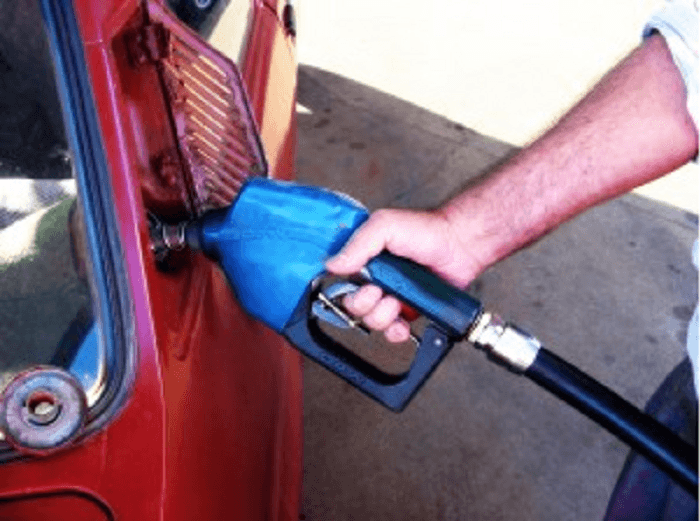 Carro antigo pode ter problema com aumento do etanol na gasolina