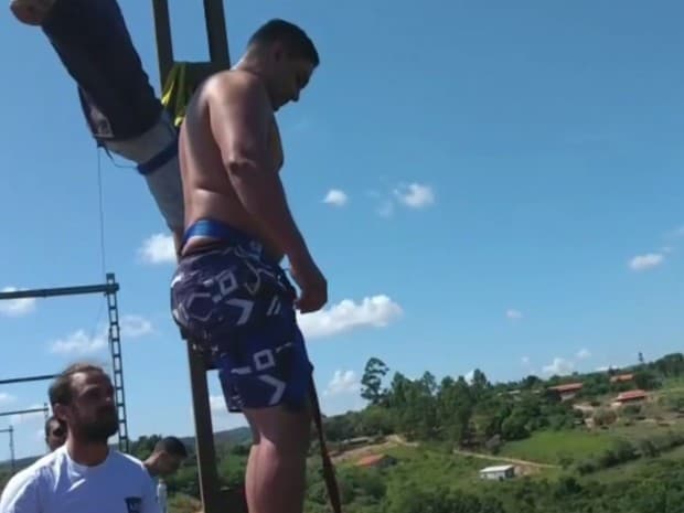VÍDEO mostra homem que morreu em bungee jump em SP prestes a dar salto