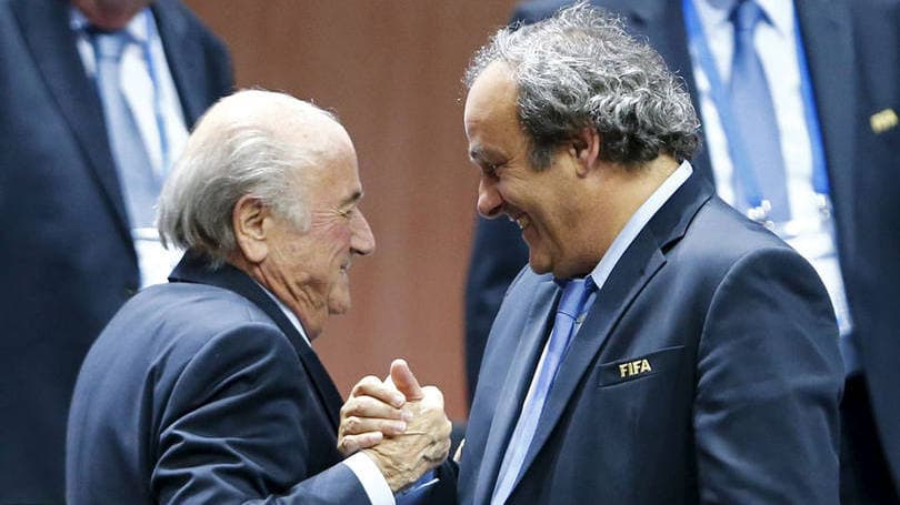 Blatter diz que esteve "entre anjos e demônios" no hospital