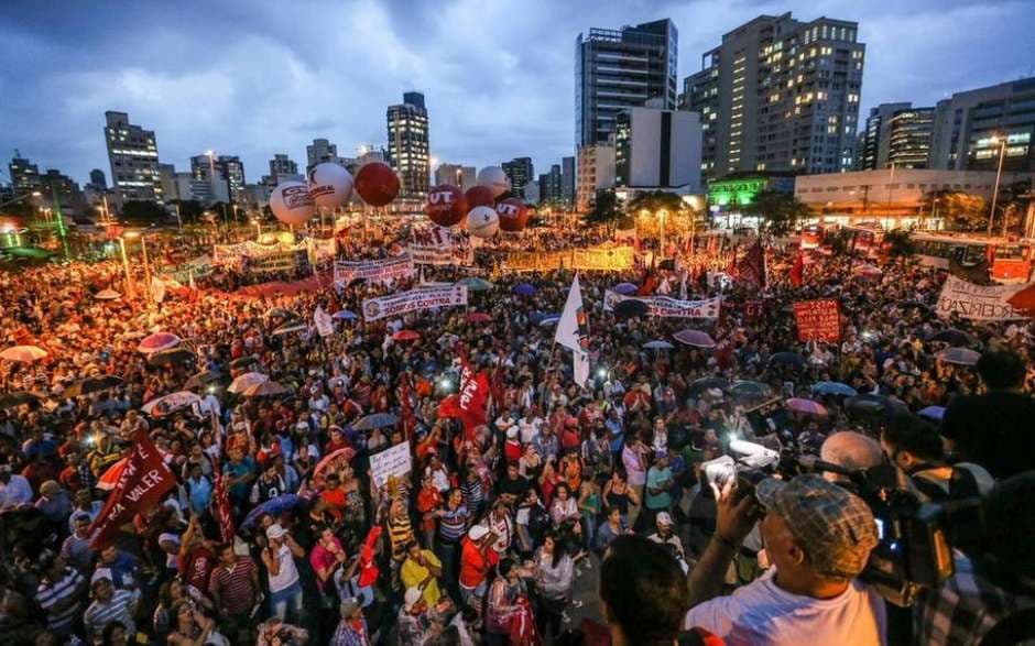 MTST: ‘ninguém vai nos impedir de vestir vermelho'
