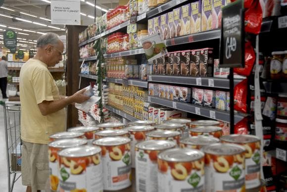 Preços dos alimentos voltam a cair e aliviam a inflação, diz FGV