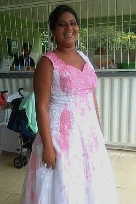 FOTOS: Noiva é atacada pela ex do marido com balde de tinta na porta da igreja