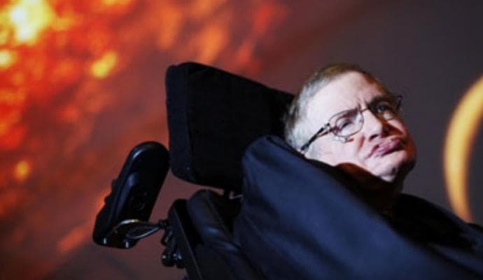 Responsável por estudos de peso na Ciência, Stephen Hawking adverte a humanidade para se preparar contra possível ameaça alienígena