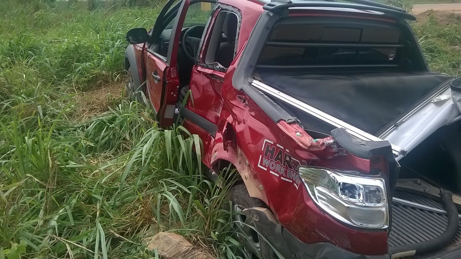 FOTOS: Trem colidiu com pick-up na Grande Natal