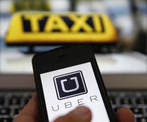 Taxistas agridem equipe da Globo em protesto contra Uber em SP