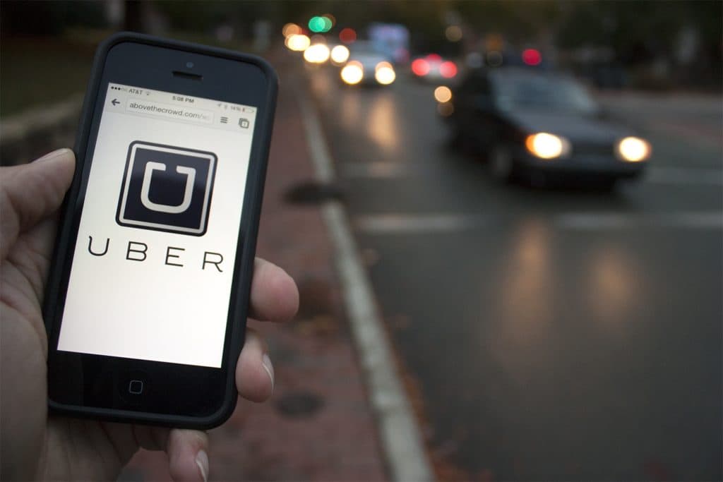 Usuários reclamam de preços abusivos na tarifa dinâmica do Uber