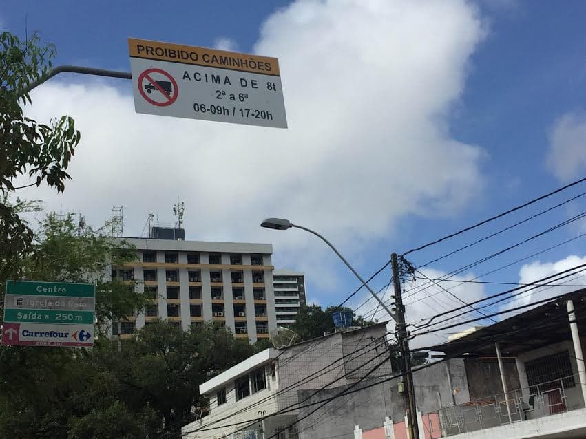 FOTOS: Restrição à circulação de caminhões em Natal iniciará após implantação da sinalização
