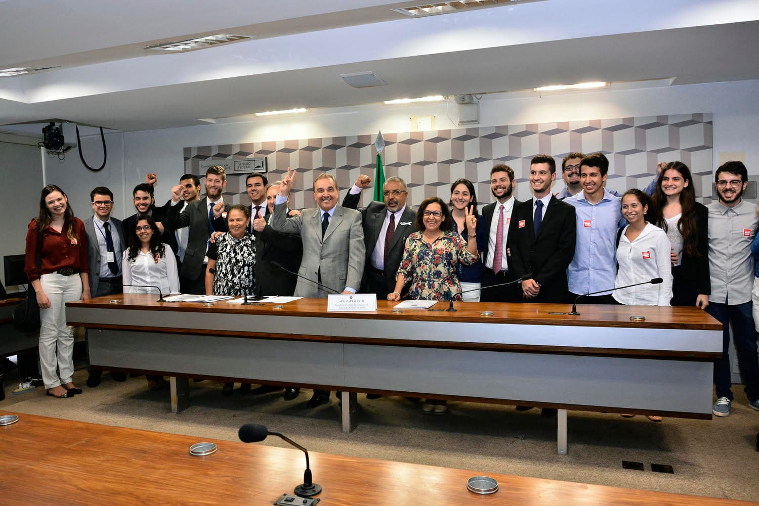 Comissão aprova projeto de Agripino para incentivar a criação de empresas juniores nas universidades