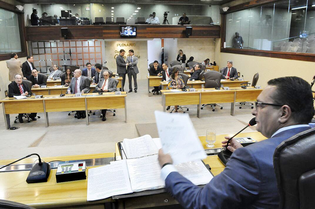Em sessão, criação da Escola da Assembleia é aprovada