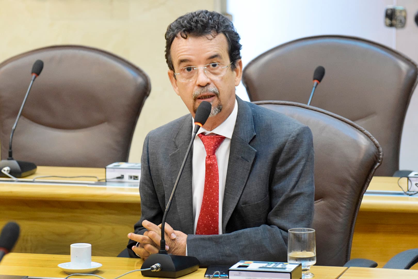 Mineiro critica PEC que limita aumento do gasto público à variação da inflação